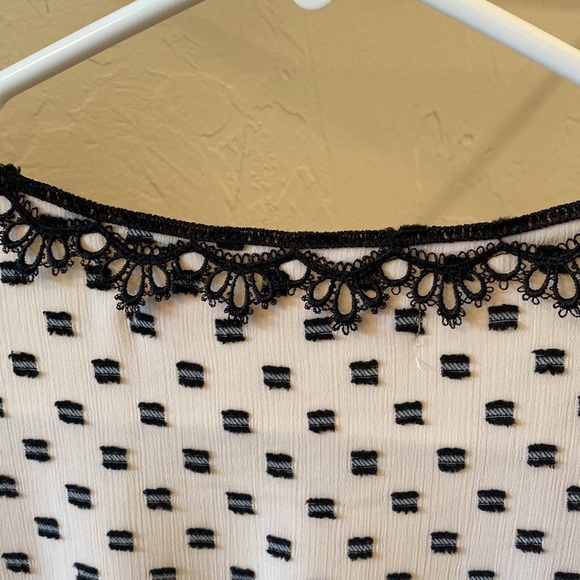 Chelsea & Violet Adorable Deep V dress Small - Picture 5 of 7